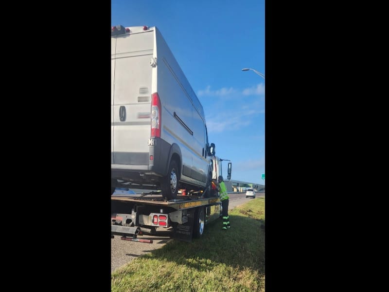 Orlando delivery truck towing